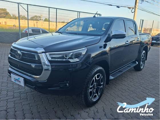 TOYOTA HILUX 2.8 D-4D TURBO DIESEL CD SRX 4X4 AUTOMÁTICO TOYOTA HILUX 2.8 D-4D TURBO DIESEL CD SRX 4X4 AUTOMÁTICO
